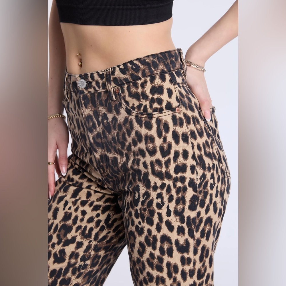 BLUENOTES NWT High Rise Leopard Jeans
